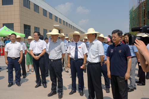 荊門市委書記、市長(zhǎng)、京山縣委書記等觀摩達(dá)權(quán)京山聯(lián)縱裝配式建筑構(gòu)件生產(chǎn)基地